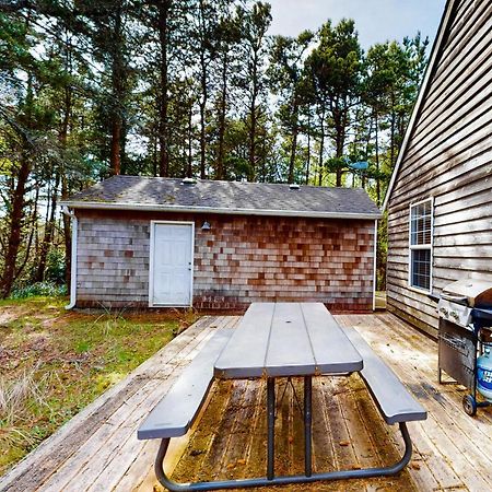 Main Deck Villa Пасифик Сити Екстериор снимка